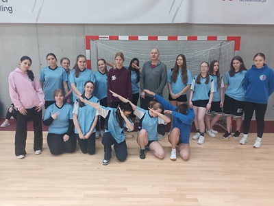 reprezentacja szkoły dziewcząt w piłkę ręczną