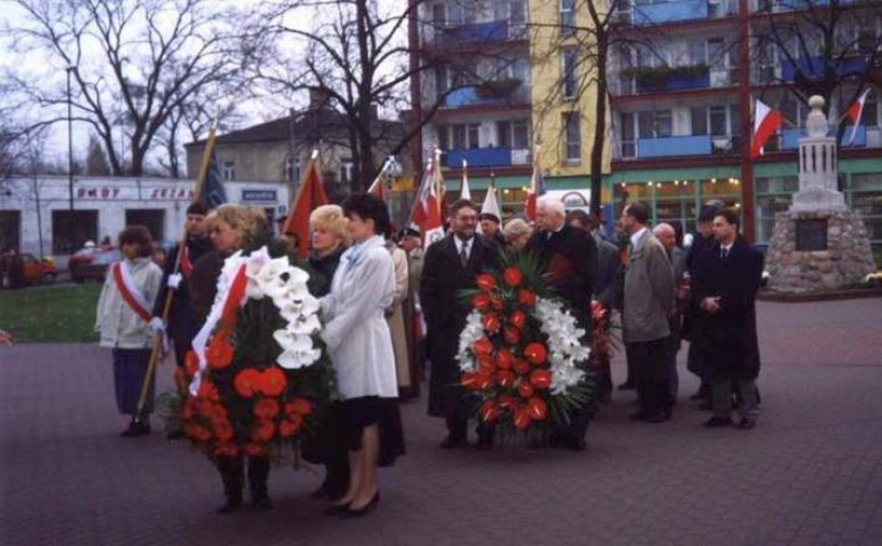 nadanie imienia.galeria.nadanie przed pomnikiem