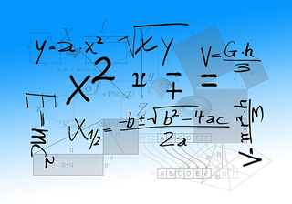 na niebieskim tle porozrzucane wzory matematyczne