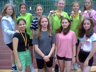 Zwycięskie zawodniczki w lekkiej atletyce GOS