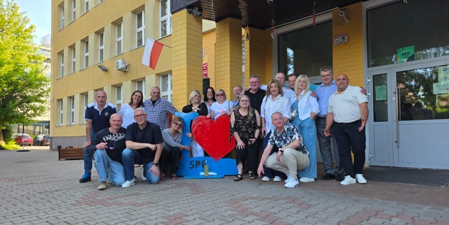 grupa absolwentów SP6. Spotkanie po 40 latach