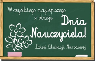 Zielona tablica szkolna z życzeniami na Dzień Nauczyciela