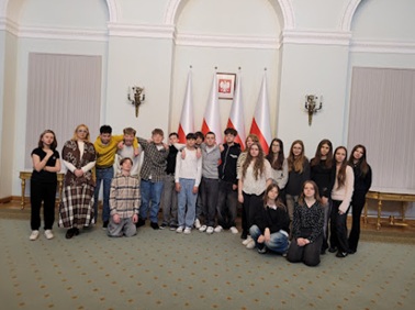 wycieczka - VIIA w Pałacu Prezydenckim i w Sejmie-zdjęcie grupowe